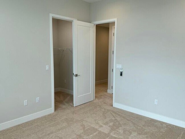 Building Photo - 10033 Stockrun Dr