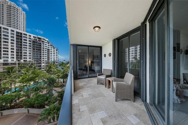Building Photo - 520 Brickell Key Dr