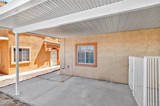 Building Photo - 3021 Aloha Ave