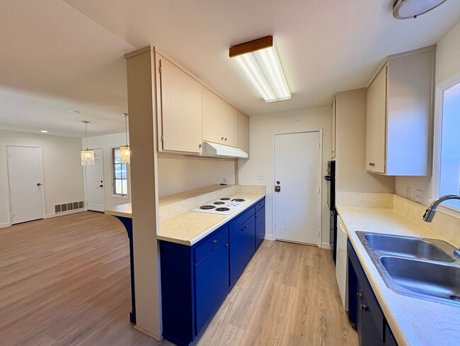 Building Photo - Single Story Home In The Heart of Clairemont