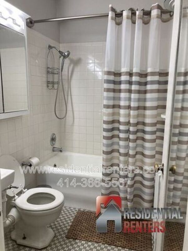 Building Photo - 1028 E Juneau Ave