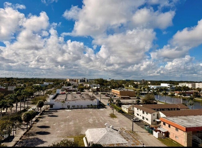 Building Photo - 2025 NE 164th St