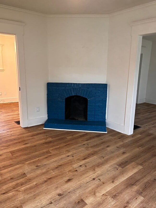 Building Photo - Discover the perfect blend of comfort, con...