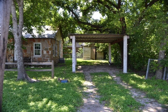 Building Photo - 408 E North Ave
