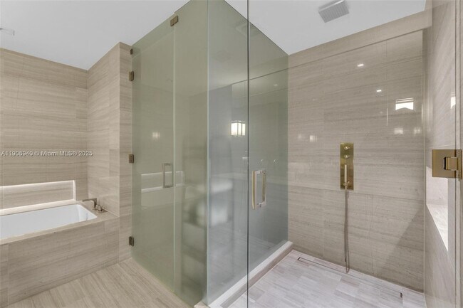 Building Photo - 18975 Collins Ave