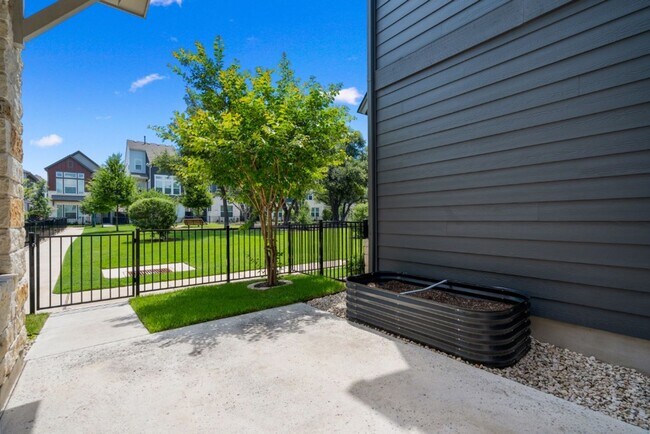 Building Photo - 13615 Terrett Trce