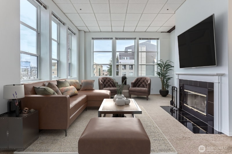 Building Photo - 417 E Pine St