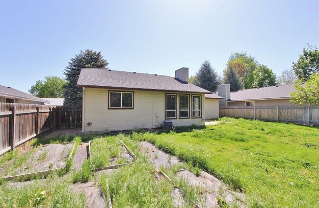 Building Photo - Single-Level w/BG Home in a Quiet Neighbor...