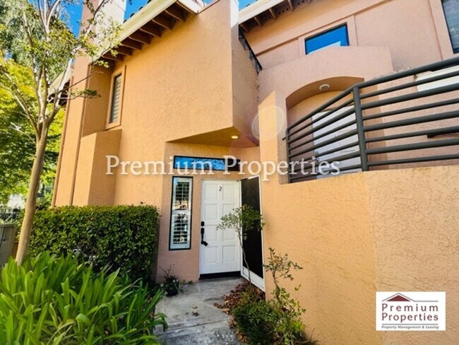 Building Photo - Beautiful 2BD/2BA Condo Unit in the Gated Community of Lakemont at Canyon Lakes- San Ramon