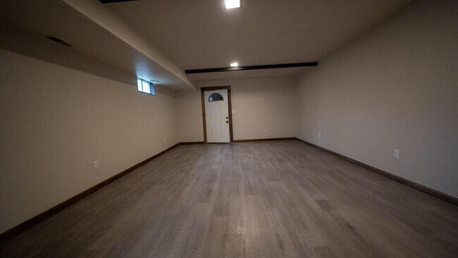 Building Photo - 92 Brentview Dr NE