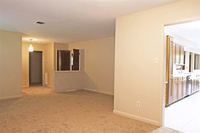 Building Photo - 502 Misty Ln