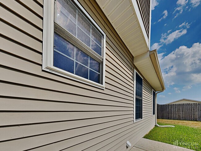 Building Photo - 4609 Clairmont Dr