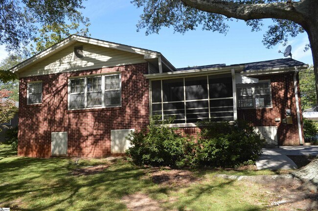 Building Photo - 206 Hillside Dr