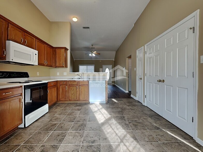 Building Photo - 10157 Breezy Ridge Cove