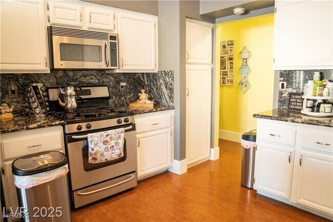 Building Photo - 3436 N Tenaya Wy