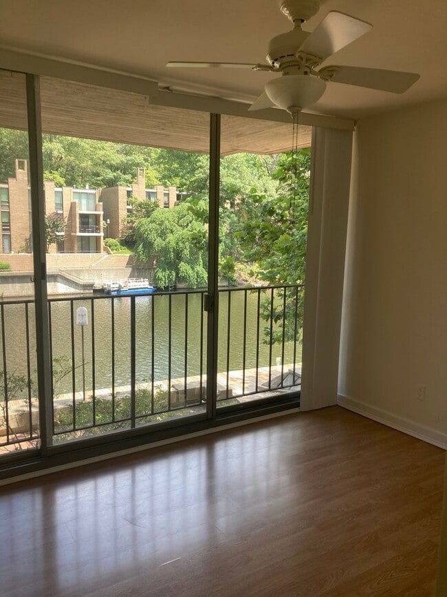 Building Photo - Impeccable 2 Bed 2 Bath Condo With Breatht...