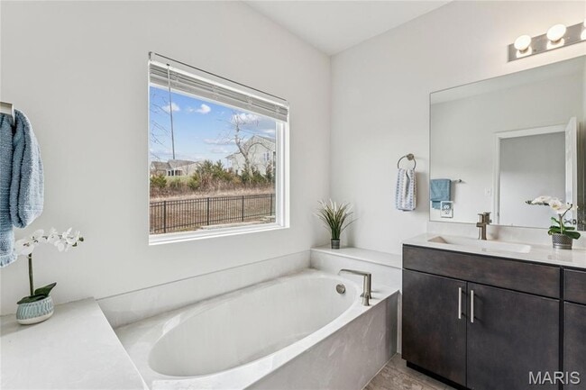 Building Photo - 168 Hidden Bluffs Dr