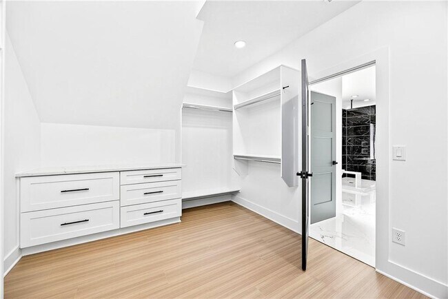 Building Photo - 150 Rocky Rdg Wy