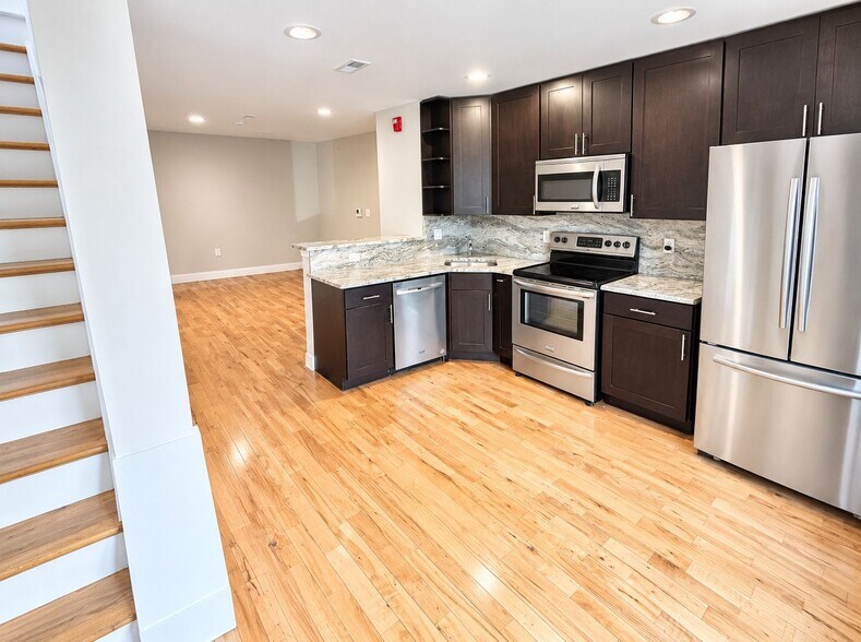 Building Photo - 426 N 40th St