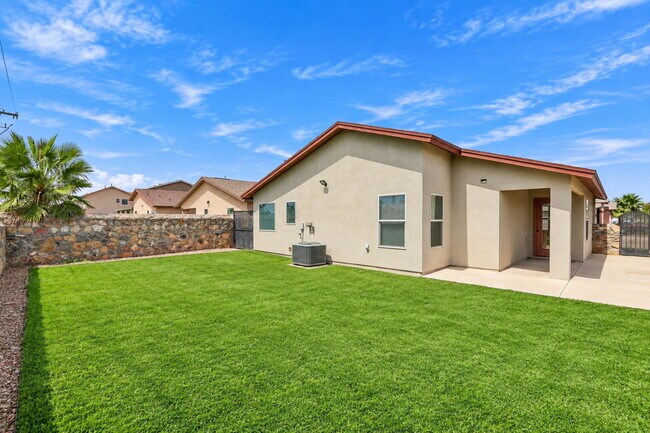 Building Photo - 14352 S Cave Ave