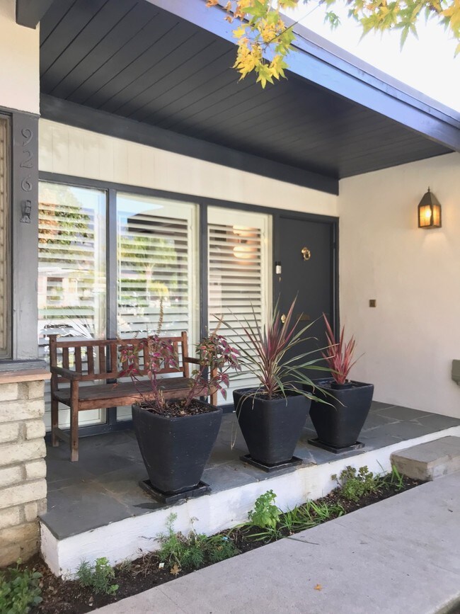 Front porch - 926 Crestview Dr