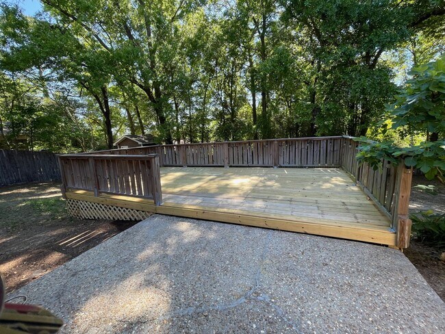 Building Photo - 4615 Gladstone Dr