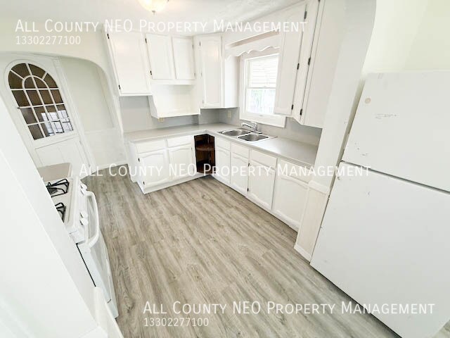 Building Photo - 897 McKinley Ave