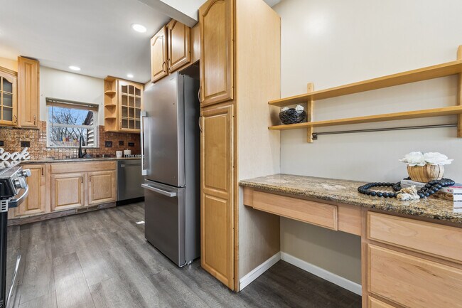 Building Photo - 23 W Algonquin Rd