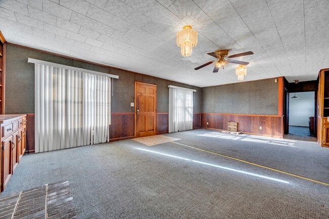 Building Photo - 415 19th St S