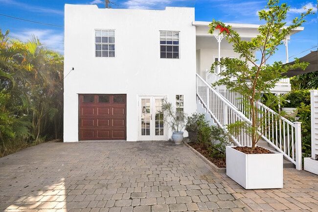 Building Photo - 412 El Prado