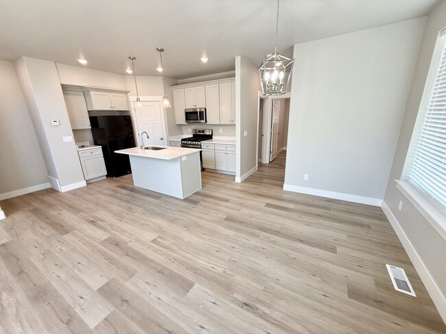 Building Photo - 1063 S 2760 E