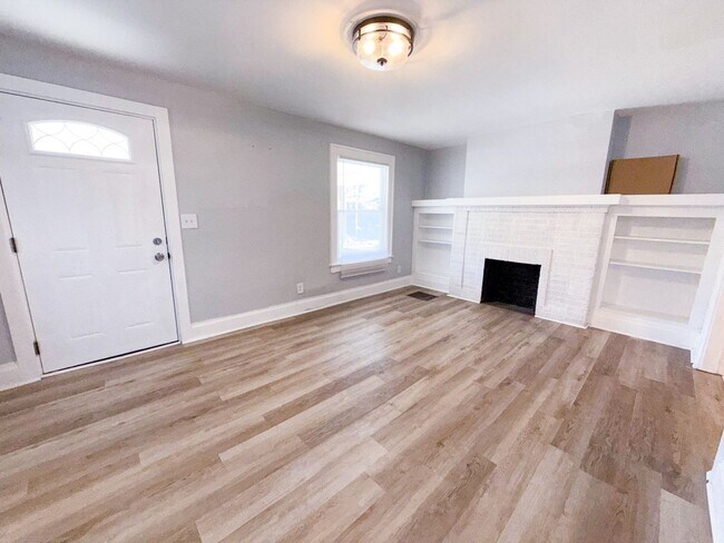 Building Photo - Elegant 3-Bedroom Home with Designer Finishes & Private Backyard!