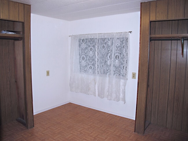 Building Photo - Affordable 3BD/1BA Home plus small Den!