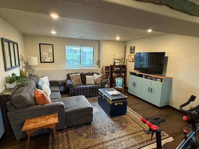 Building Photo - 4 Bedroom, 3 Bathroom Home for Rent