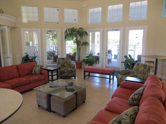 Building Photo - 2356 Silver Palm Dr