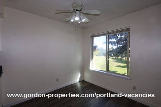 Building Photo - $1,395.00 - NE Fremont St - 2 bedroom cond...