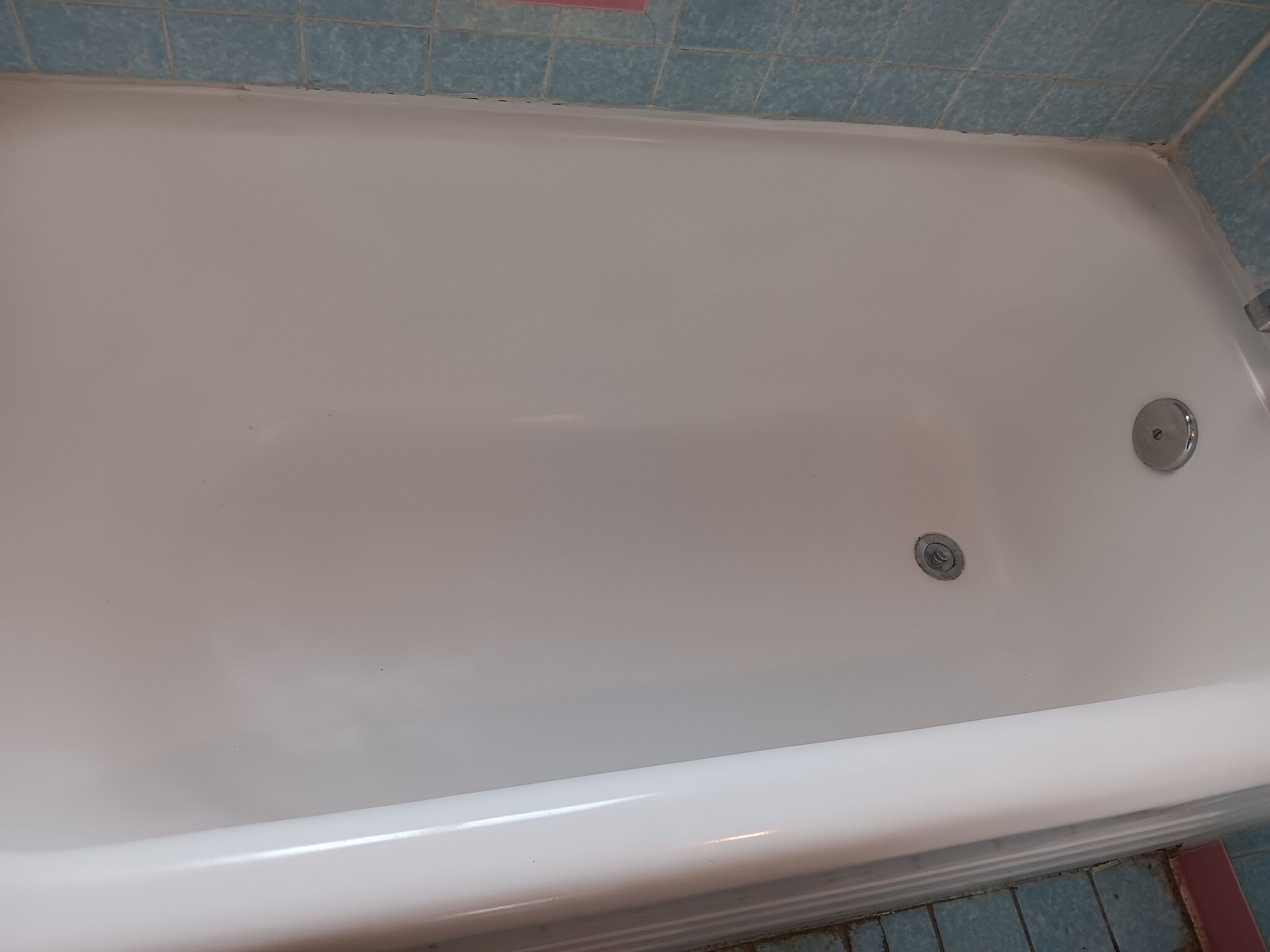 Newly Reglazed bathtub - 4525 Roth Ave