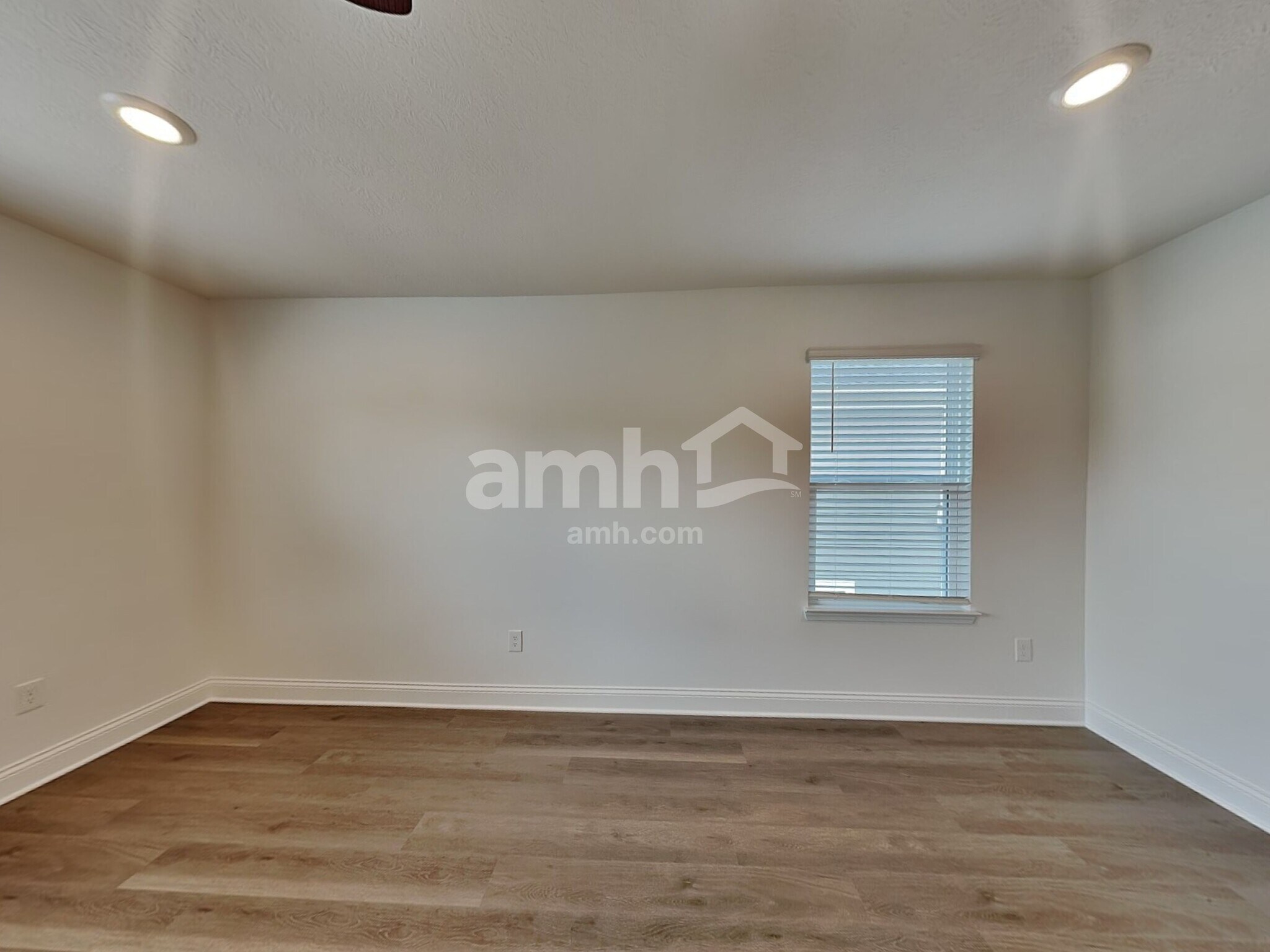 Building Photo - 305 Pne Hl Ct