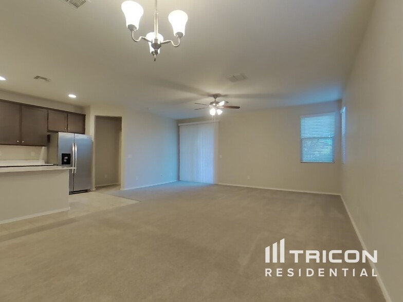 Building Photo - 17762 Via Luna Dr
