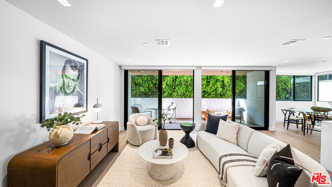 Building Photo - 153 San Vicente Blvd
