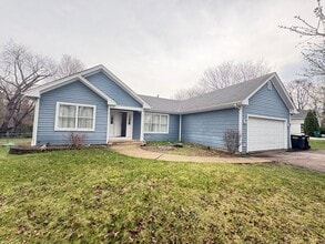 Building Photo - 6N 730 Manor Rd