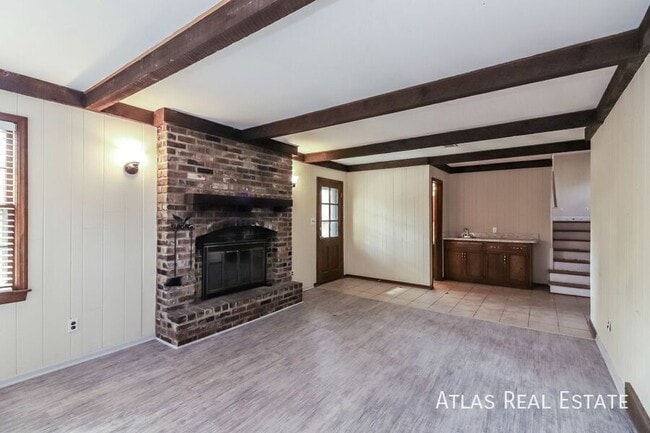 Building Photo - 9011 W 105th St