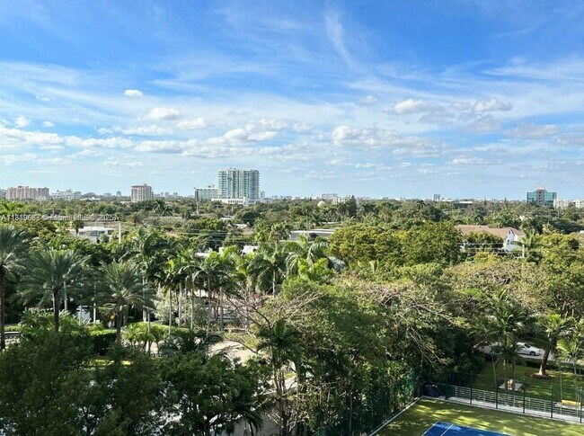 Building Photo - 2025 Brickell Ave