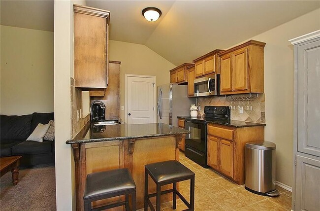 Building Photo - Gorgeous Home in Heritage Oaks with All Ap...