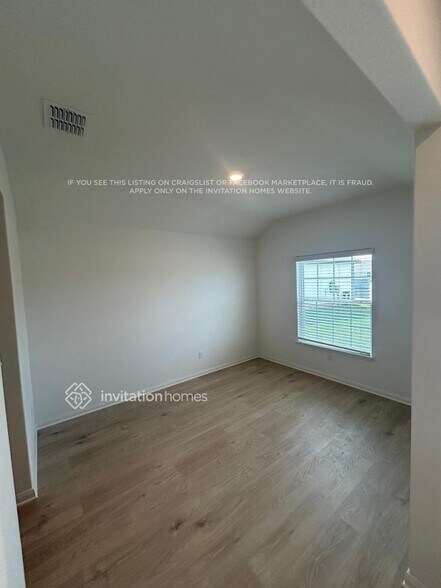 Building Photo - 124 Wirepass Cres