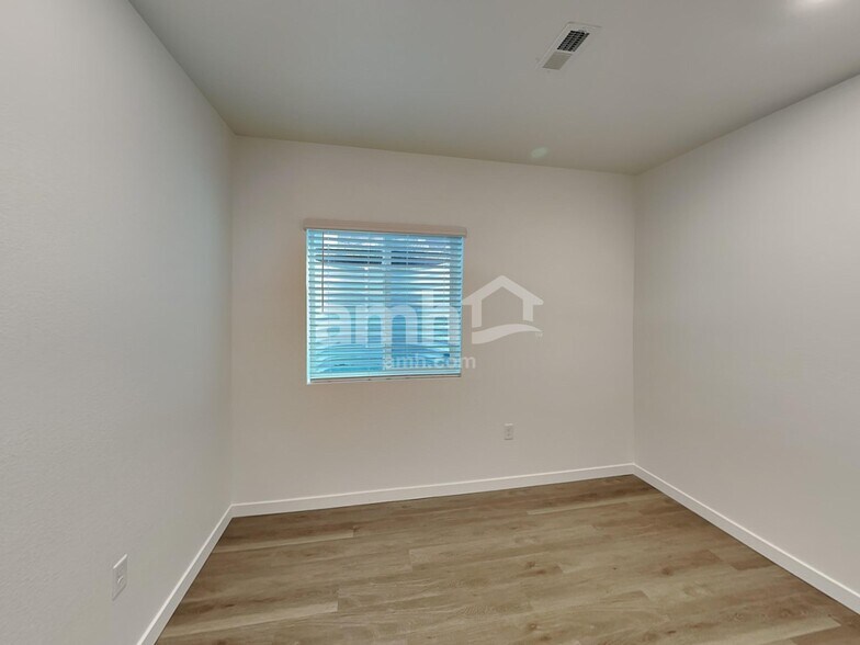 Building Photo - 26147 E Calhoun Pl