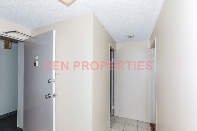 Building Photo - 2 bedroom, 1 bath unit with 1 parking stal...