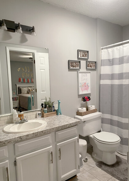 Bedroom B Bathroom - 122 W Victoria Ct