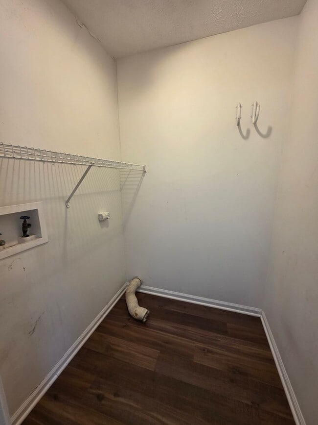 Building Photo - 1/2 OFF 1st Month's Rent!!