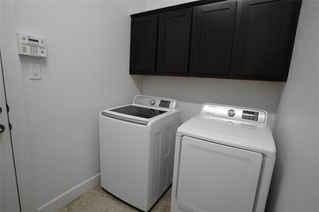 Building Photo - 104 Azimuth Dr
